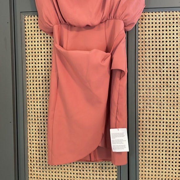 **ASOS dusty pink shoulder pad dress** - Picture 4 of 4